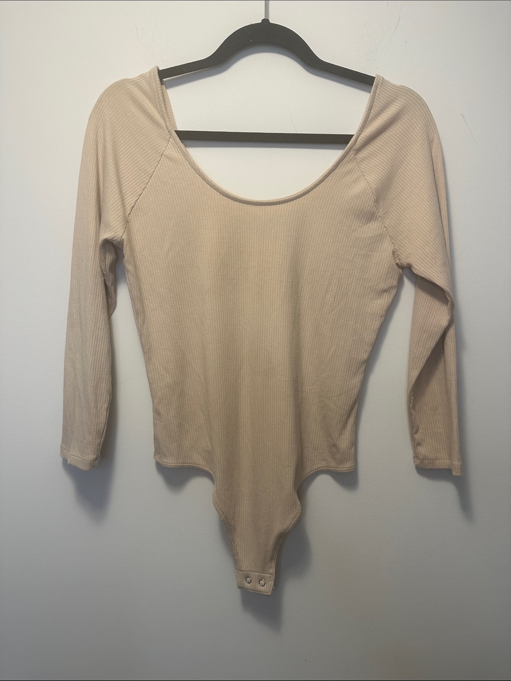 Banana Republic Scoop Neck Nude Ribbed 3/4-Sleeve Thong Bodysuit
